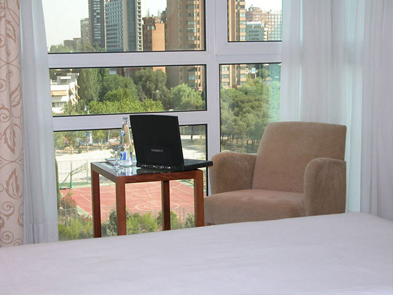Ilunion Pio XII Hotel Madrid Kültér fotó