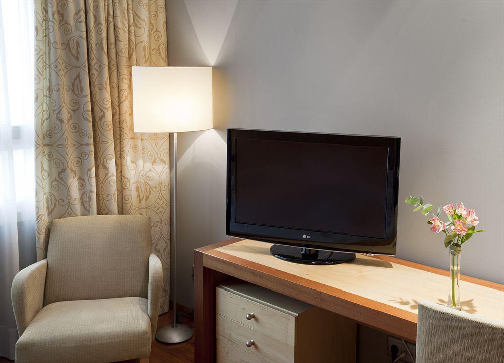 Ilunion Pio XII Hotel Madrid Kültér fotó